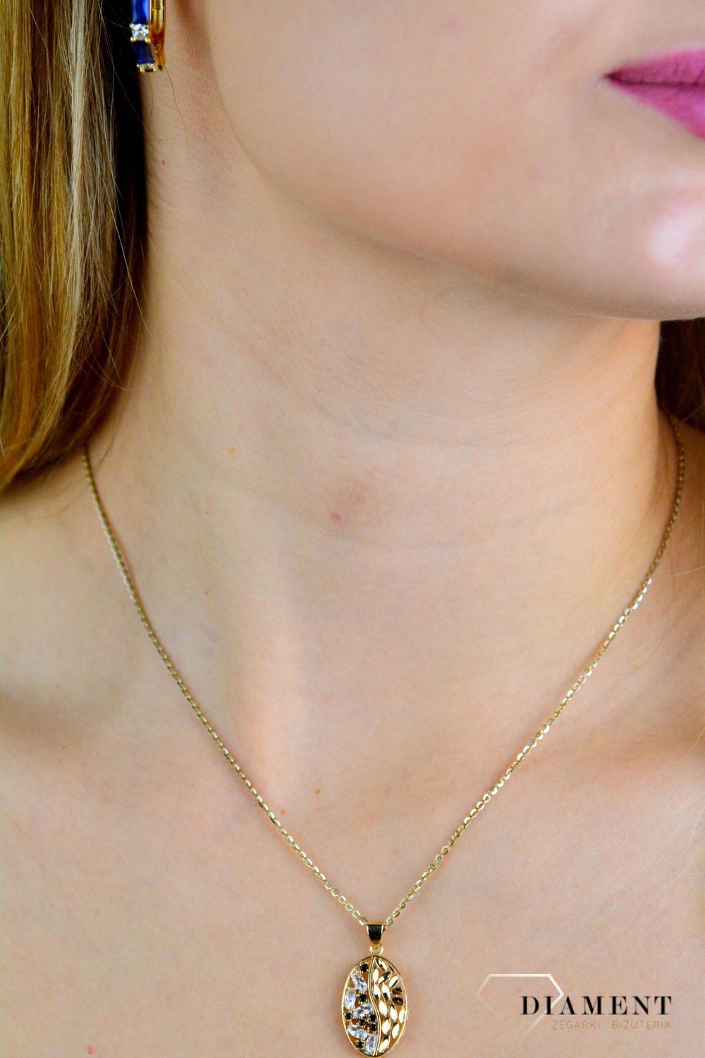 Złota zawieszka 585 owalna z czarnymi cyrkoniami ażurowy wzór ZA 7446A 585.jpg